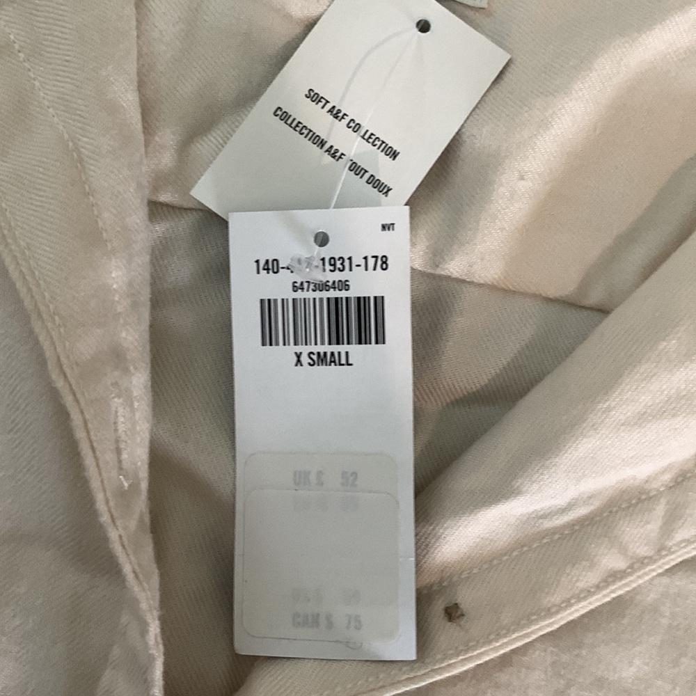NWT A&F button down - Picture 4 of 4